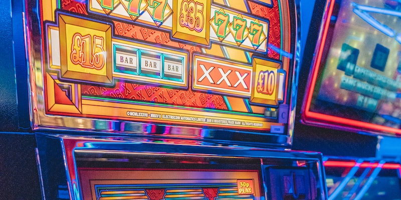 How can I win playing slot machines at a casino?